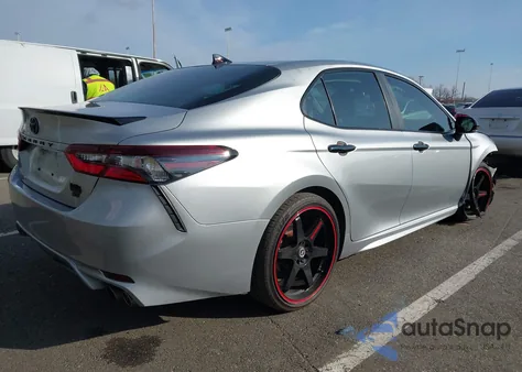 2021 Toyota Camry Se Nightshade Edition z USA, uszkodzony, nr VIN 4T1T11AK2MU445513